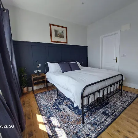 Londonderrys Bar And Accommodation-2