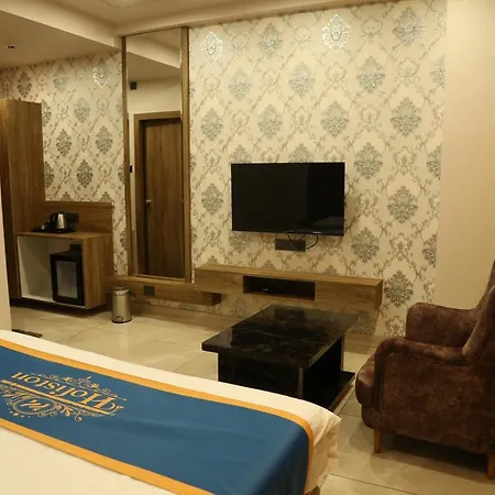 Hotel Holiston-2