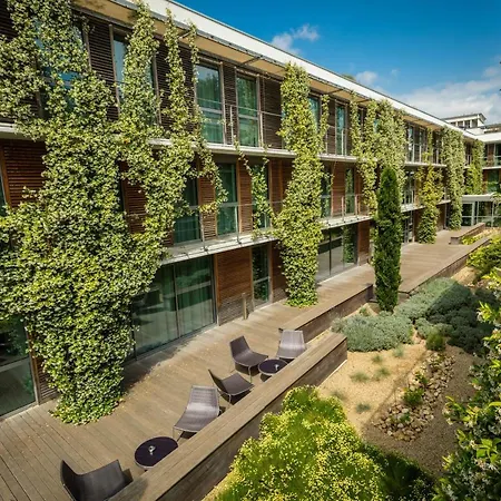 Courtyard By Marriott Montpellier-3