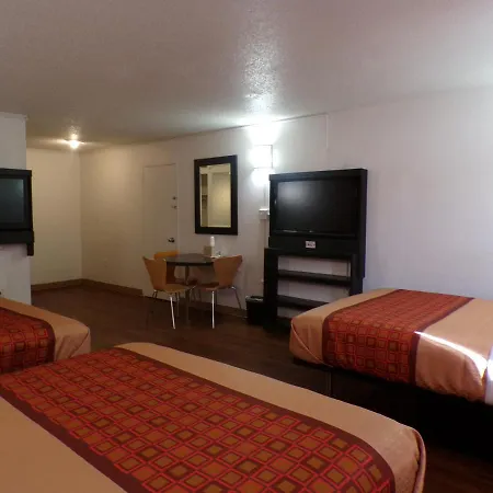 Regal 8 Inn & Suites-3
