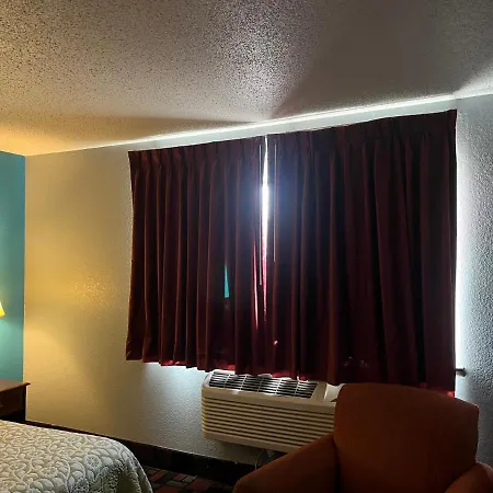 Rodeway Inn Whitehall-3