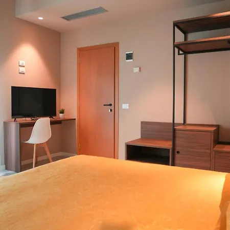 Hotel International-2
