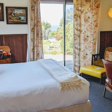 The Andiron Seaside Inn & Cabins-2