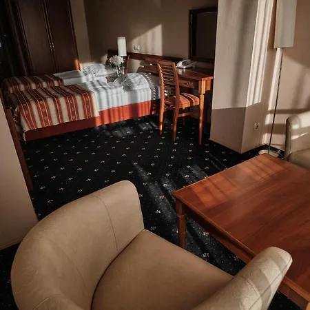 Hotel Uzhgorod-3