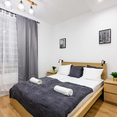 Cracow Rent Apartments: Spacious Stays Near Main Square-2