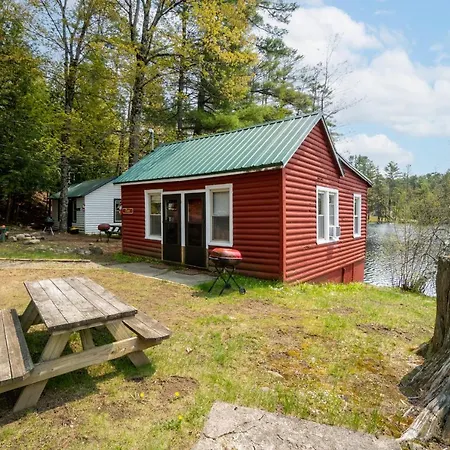 Hide-A-Way Waterfront Cottages-3