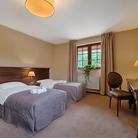 Forrest Hotel & Restaurant-2