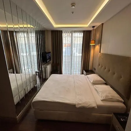 Secret Hotel-2