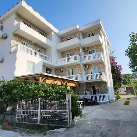 Apartments Cota Guesthouse-3