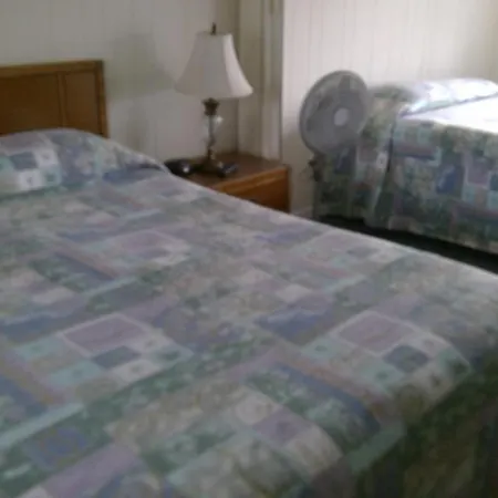 Village Green Motel-2