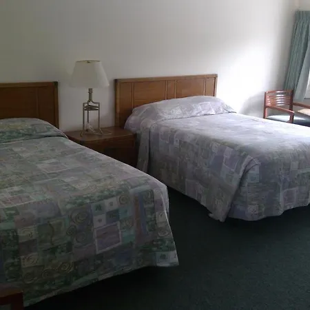 Village Green Motel-3