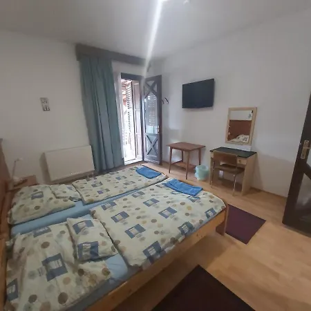 Valcsics Villa Panzió-2