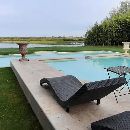Mas du Versadou, dans un espace naturel protégé, piscine couverte chauffée toute l'année, Spa et salle de jeux-3