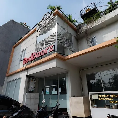 RedDoorz near Puri Indah Lippo Mall 2-2