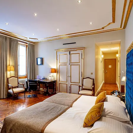 Hotel Le Place D'Armes - Relais & Chateaux-3