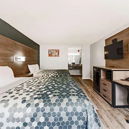 Econo Lodge Inn & Suites Near Bricktown-3