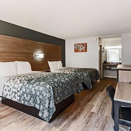 Econo Lodge Inn & Suites Near Bricktown-2