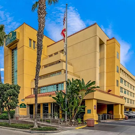 La Quinta By Wyndham Anaheim-3