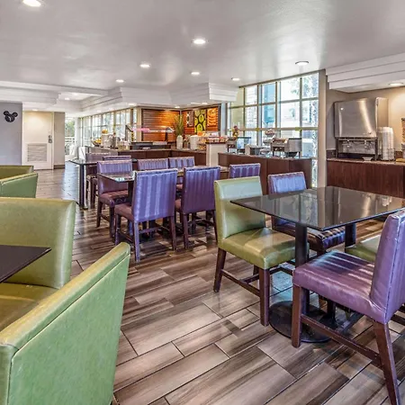 La Quinta By Wyndham Anaheim-3