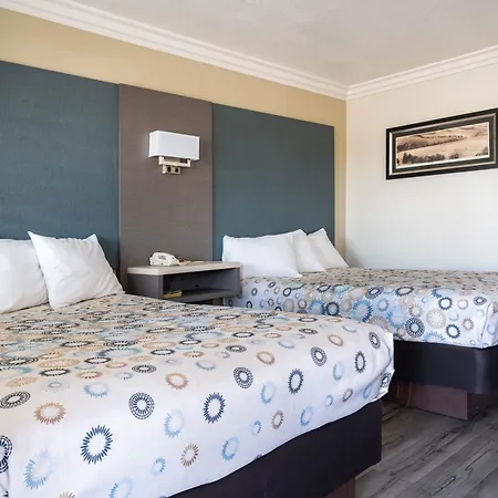 Solaire Inn & Suites-3