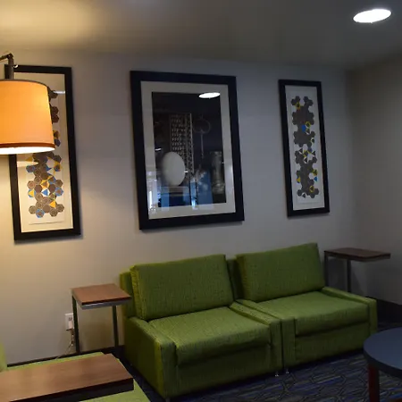 Holiday Inn Express & Suites Sparta-2