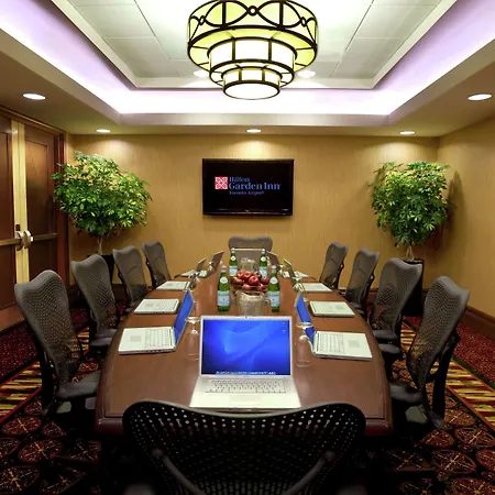 Hilton Garden Inn Toronto Airport-2