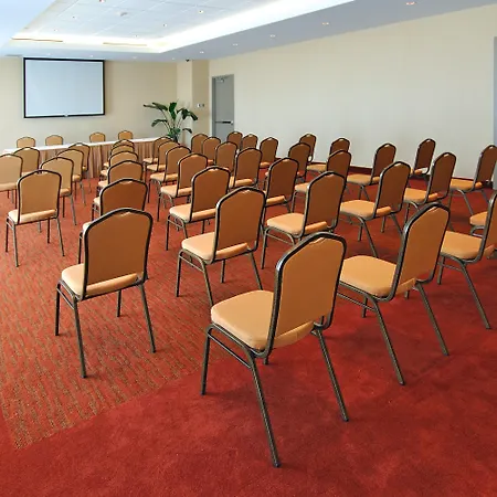 Holiday Inn & Suites Montreal Airport By Ihg-2