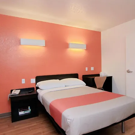 Motel 6 Old Town Scottsdale Fashion Square-2