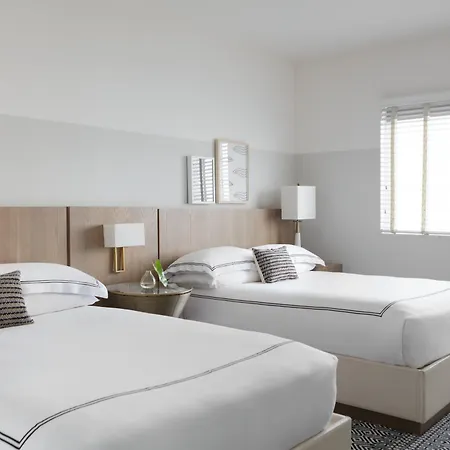 Kimpton Surfcomber Hotel By Ihg-2