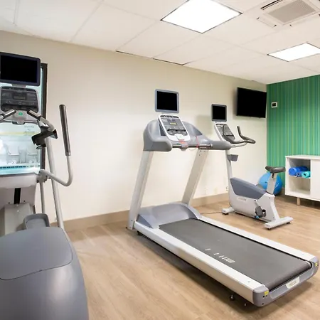 Holiday Inn Express Kansas City - At The Legends! By Ihg-2