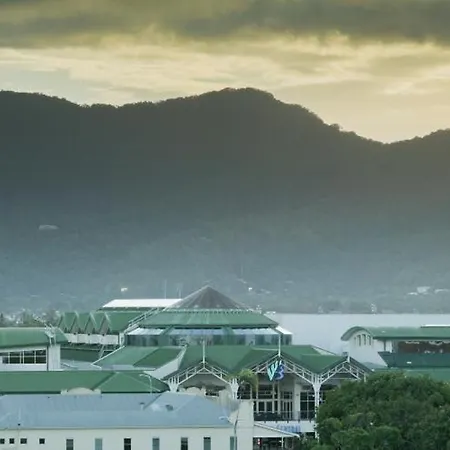 Inn Cairns-2