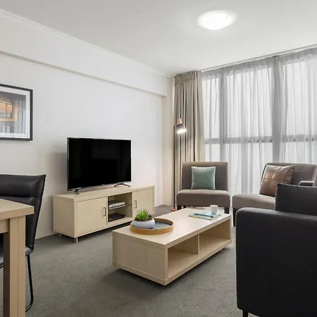 Oaks Brisbane River City Suites-3