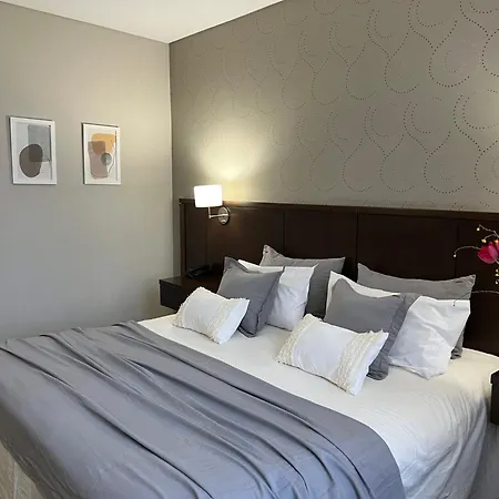 Ian Hotel-2
