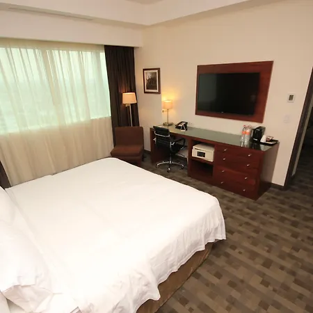 Holiday Inn & Suites Plaza Mayor By Ihg-3