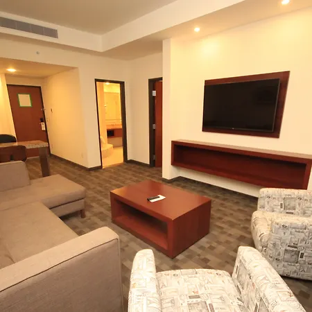 Holiday Inn & Suites Plaza Mayor By Ihg-2