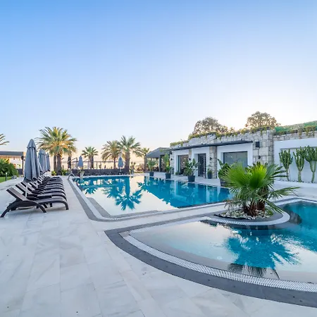 Moyo Luxury Hotel & Beach-2