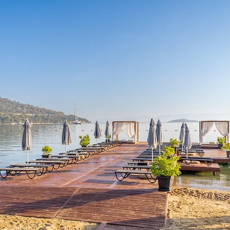 Moyo Luxury Hotel & Beach-2