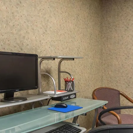 Greenstay Hotel Joplin Missouri-3