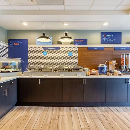 Holiday Inn Express & Suites-3