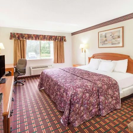 Days Inn By Wyndham Sault Ste Marie Mi-3