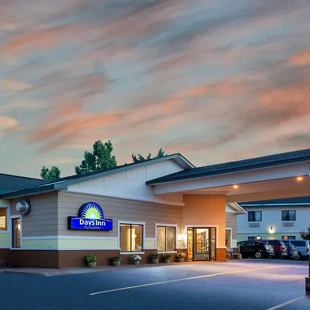 Days Inn By Wyndham Marquette-3