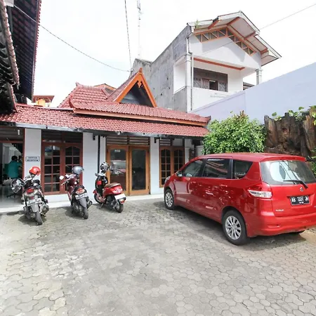 Reddoorz Plus Near Alun Alun Selatan-2