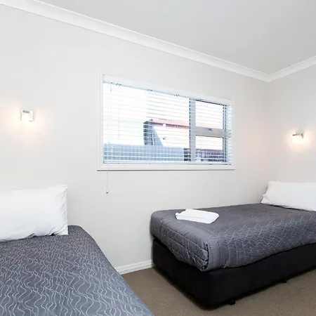Beach Street Motel Apartments-3