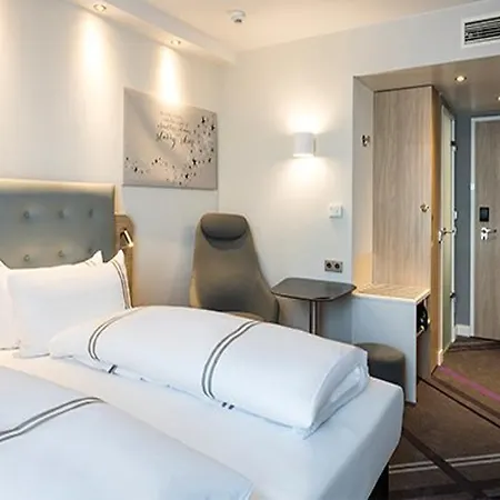 Holiday Inn Express - Freiburg - City Centre-2