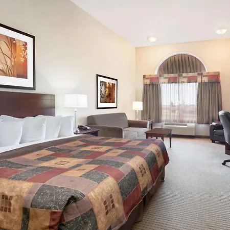 Ramada By Wyndham Weyburn-3
