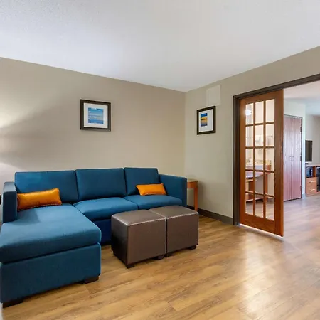 Comfort Inn & Suites Milford-3