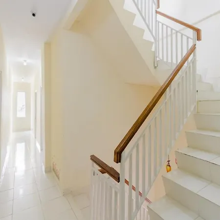 RedDoorz Plus near Taman Rasuna Menteng-2