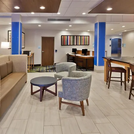 Holiday Inn Express & Suites - Fayetteville By Ihg-2