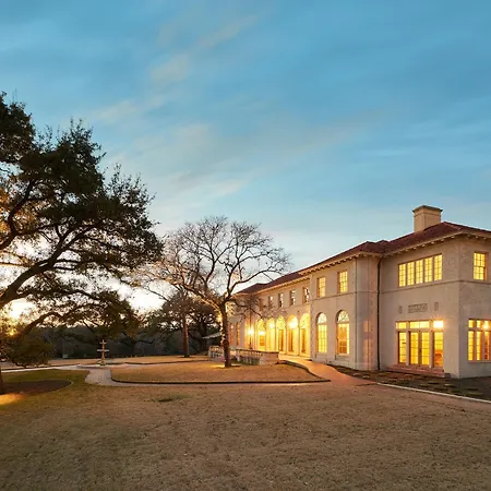 Commodore Perry Estate, Auberge Collection-3