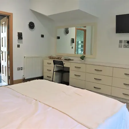 Rooms Close To Central London-2